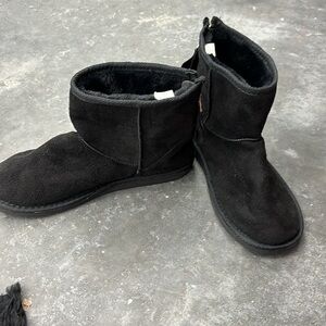 NWT US Sports Black Faux Suede Outside Faux Fur Lining slip On Winter Boots 7